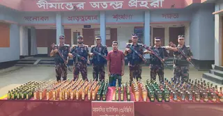 শেরপুর সীমান্তে বিজিবির অভিযানে মদ জব্দ, আটক ১